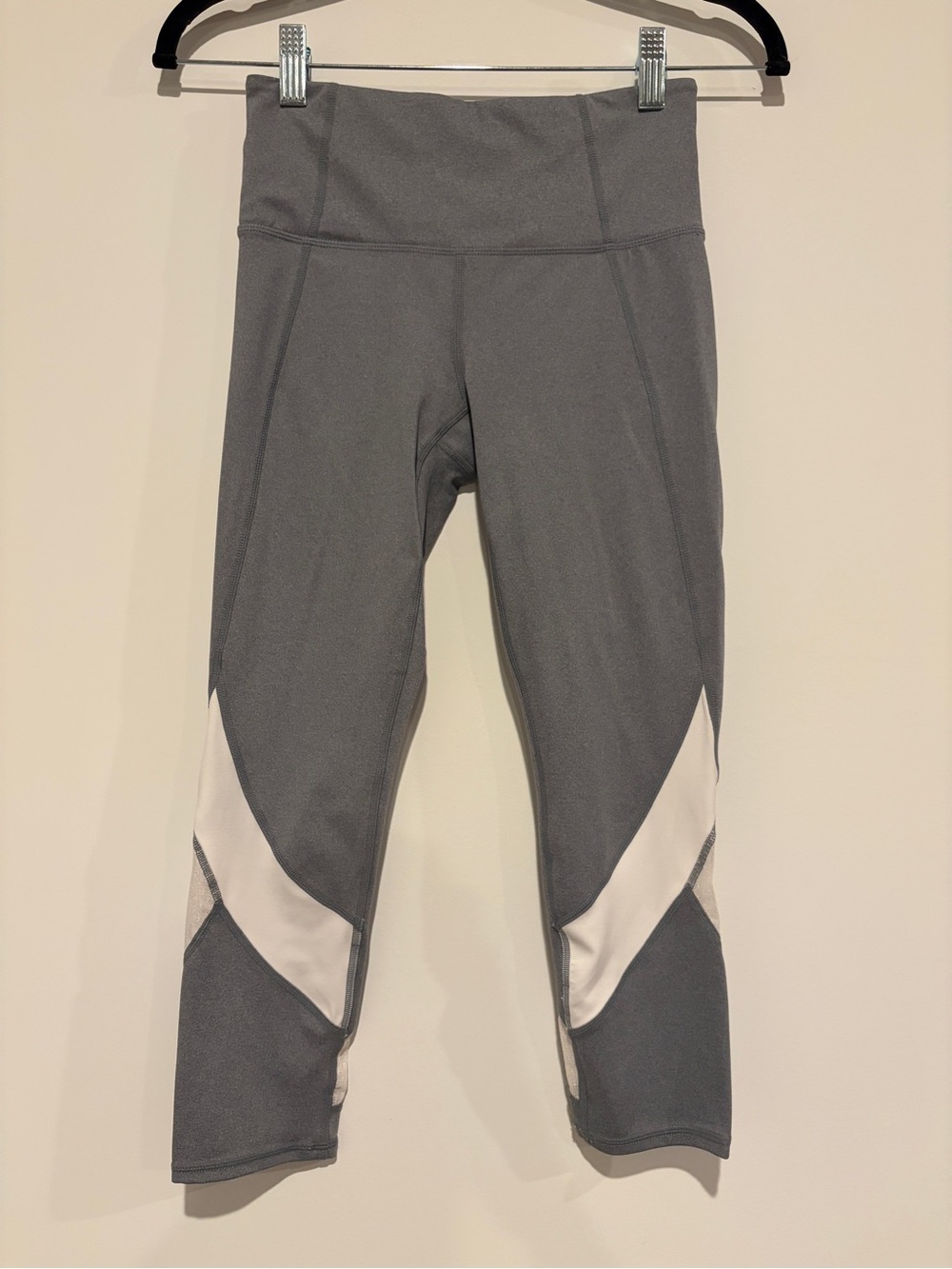 Athleta Colorblock Mesh Salutation Capri Leggings Heather Gray White XS